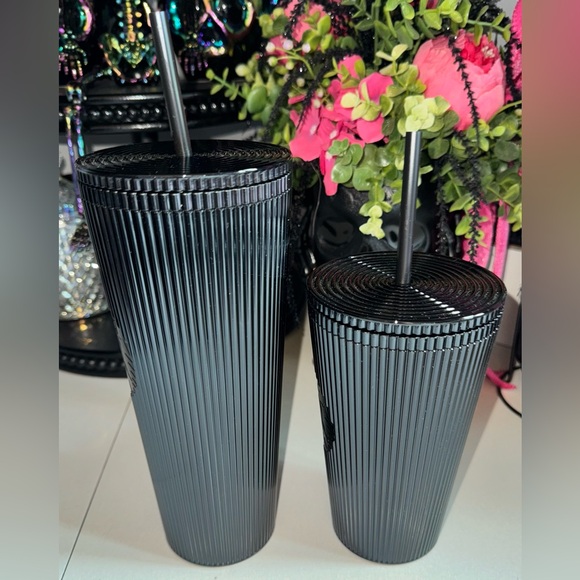 ✨🆕 Starbucks Black Pleated Metallic Plastic Cold Cups - 24 fl oz & 16 fl oz - Picture 2 of 7